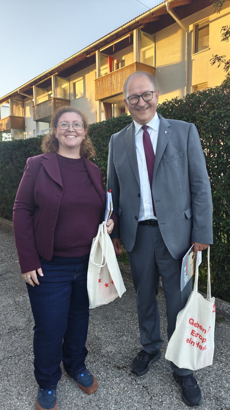 Martin Winkler und Bettina Dutzler bei den Hausbesuchen in Pettenbach